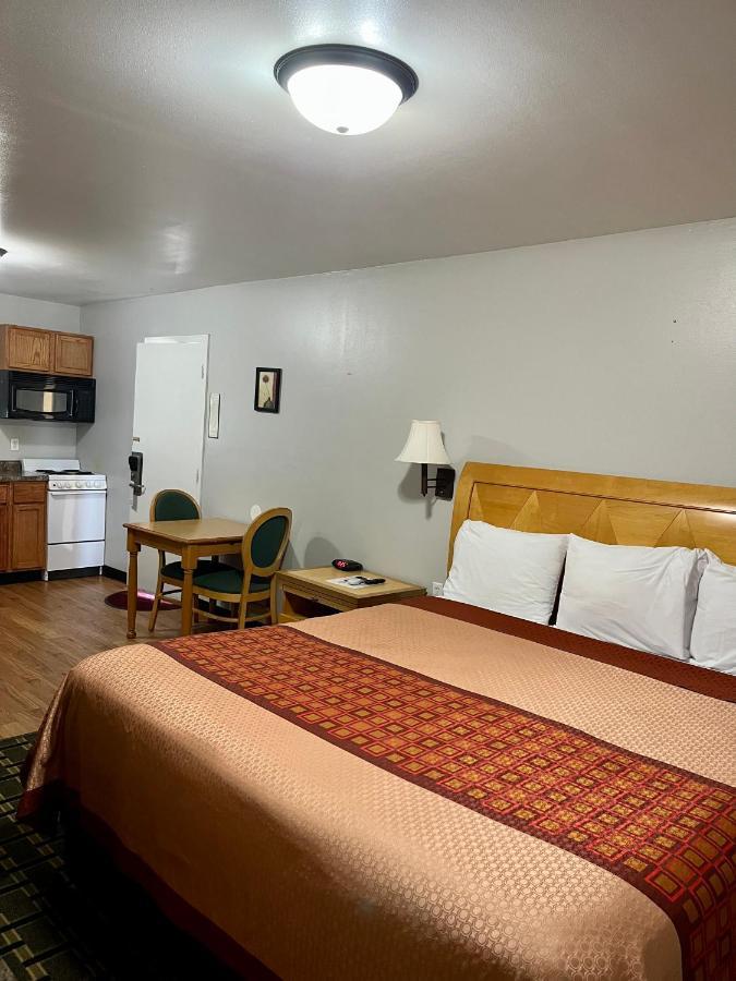 Chief Motel Keokuk Exterior photo